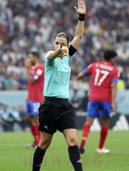 谢丽君将成为国内首位执裁男子足球顶级职业联赛的女子裁判员 谢丽君将成为国内首位执裁男子足球顶级职业联赛的女子裁判员